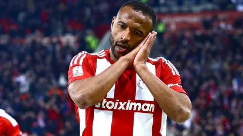 Orbelín Pineda y AEK son vapuleados por Olympiacos en Semifinales de Copa