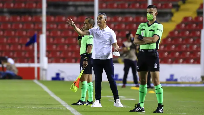 ‘Piti’ Altamirano sobre las polémicas en el Clásico: “El arbitraje condicionó el partido”