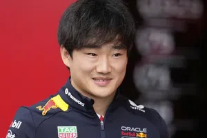 Helmut Marko aplica presión sobre Yuki Tsunoda: "Queremos a los dos coches en los puntos"