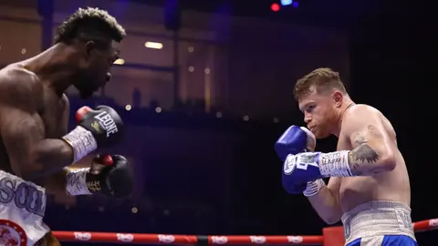 Afición explota y crítica la transmisión de la pelea del ‘Canelo’ diferida: “Es una mam…”