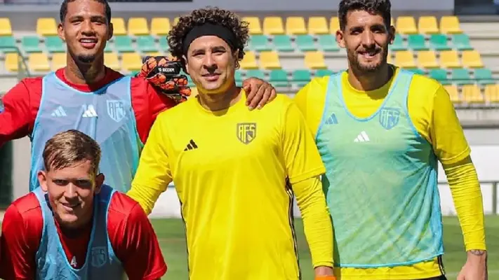 Guillermo Ochoa es elegido como el mejor portero del mes en la Primeira Liga pese a no ser titular