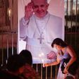 Papa Francisco: Cumple un mes hospitalizado, pero ya camina