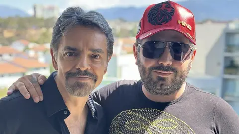 Abanderados de lujo; José Eduardo y Vadhir Derbez estuvieron presentes en el Clásico Nacional