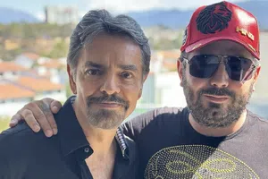 Abanderados de lujo; José Eduardo y Vadhir Derbez estuvieron presentes en el Clásico Nacional