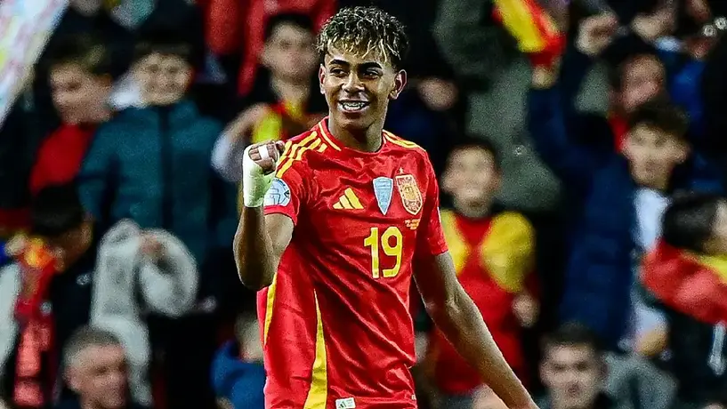 Lamine Yamal responde a críticas de Van der Vaart con festejo de gol ante Países Bajos