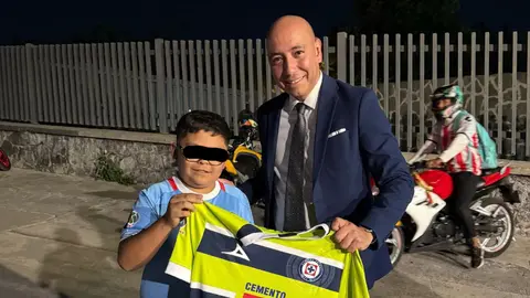 ¡Cumpliendo sueños! Gibrán Araige, periodista de TUDN, le regaló la playa de Kevin Mier a un niño