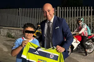 ¡Cumpliendo sueños! Gibrán Araige, periodista de TUDN, le regaló la playa de Kevin Mier a un niño