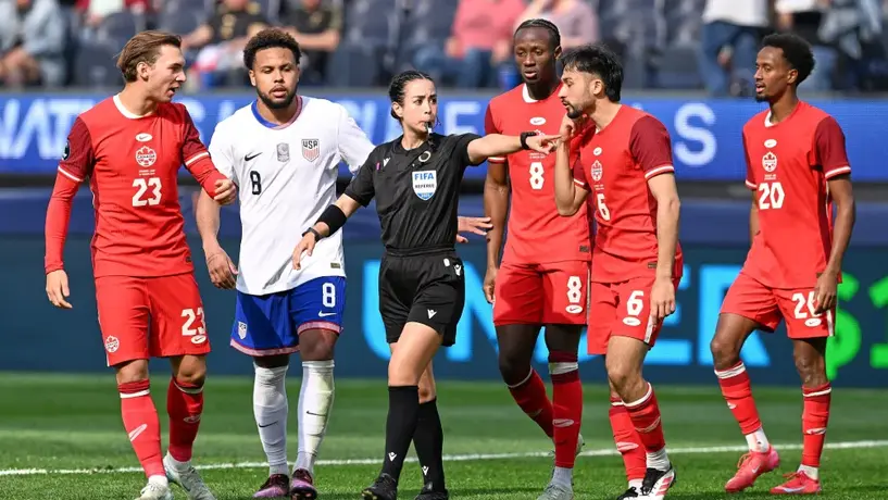 ¡No se dejó intimidar! Katia Itzel García no dudó en expulsar al técnico de Canadá en la Nations League