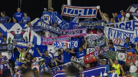 Así fue el accidentado arribo de La Sangre Azul a CU previo al duelo ante Tigres