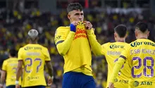 Cristian Calderón olvida sus raíces rojinegras al besar el escudo de América