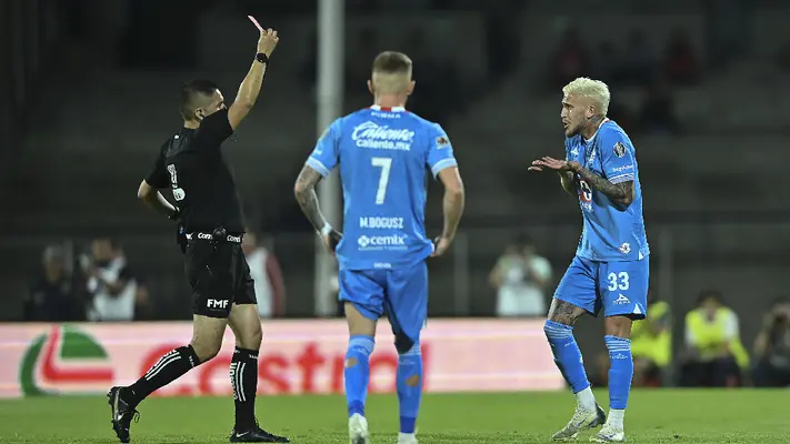 ¡Se quedan con 10! Tarjeta roja a Gonzalo Piovi deja a Cruz Azul con uno menos
