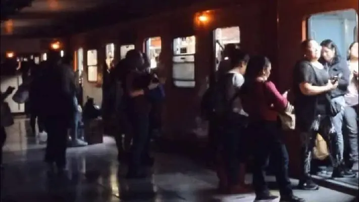 ¡Otra vez la línea B! Usuarios reportan apagón en Metro de la CDMX