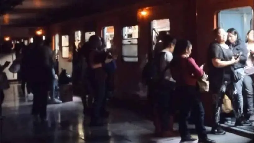 ¡Otra vez la línea B! Usuarios reportan apagón en Metro de la CDMX