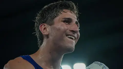 Marco Verde recibe críticas y elogios tras debut en boxeo profesional