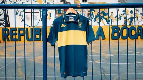 Genoa, donde milita el mexicano Johan Vásquez, realizó homenaje a Boca Juniors con un jersey especial