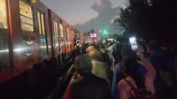 Desalojan a usuarios de la Línea 9 del Metro CDMX; suspende servicio por cortocircuito