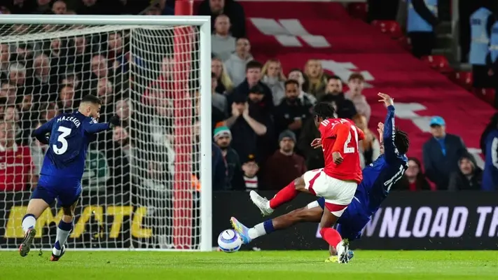 Manchester United cae ante Nottingham Forest y empieza a despedirse de puestos de UEFA