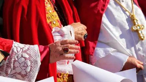 "Habemus Papam: conoce los símbolos que recibe el nuevo Papa tras su elección"