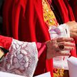"Habemus Papam: conoce los símbolos que recibe el nuevo Papa tras su elección"