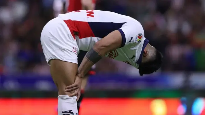 Jugadores de Chivas terminaron al borde de las lágrimas tras quedar fuera del Play In