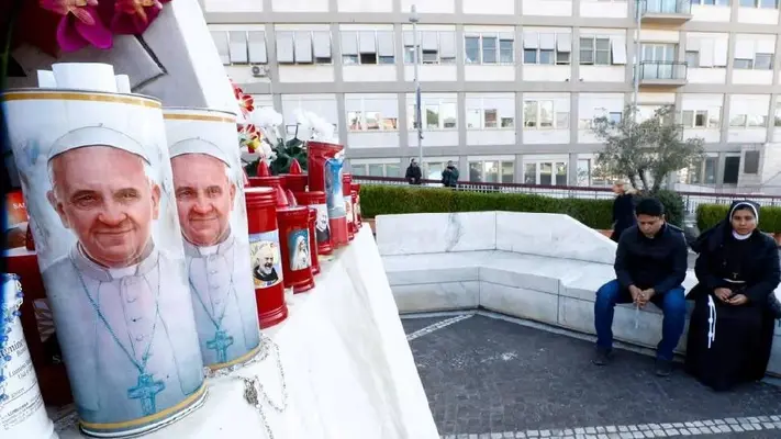 Vaticano revela la primera imagen del Papa Francisco tras su hospitalización en el Hospital Gemelli