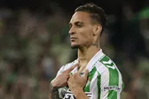 Antony cerca de convertirse de doble campeón continental con Betis y Manchester United