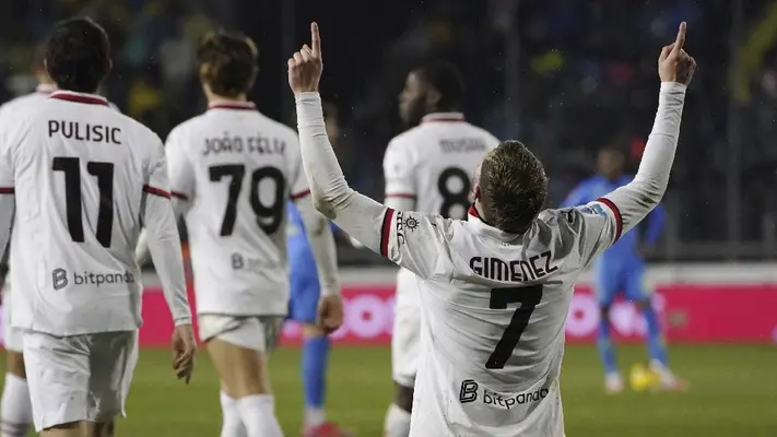 Prensa italiana elogia a Santiago Giménez tras primer gol con AC Milan