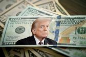 Legislador propone poner el rostro de Donald Trump en el billete de 100 dólares