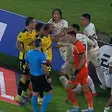 ¡Se armó la bronca! Jugadores de Barcelona y Universitario desatan pelea en Copa Libertadores