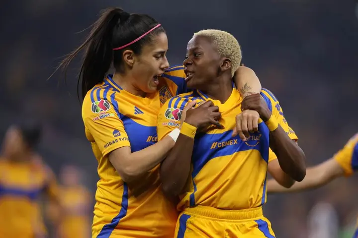 Thembi y Ovalle fueron las figuras del partido | IMAGO 7