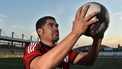 Pedro Pineda y su emotivo recuerdo tras la llegada de Santiago Giménez al Milan
