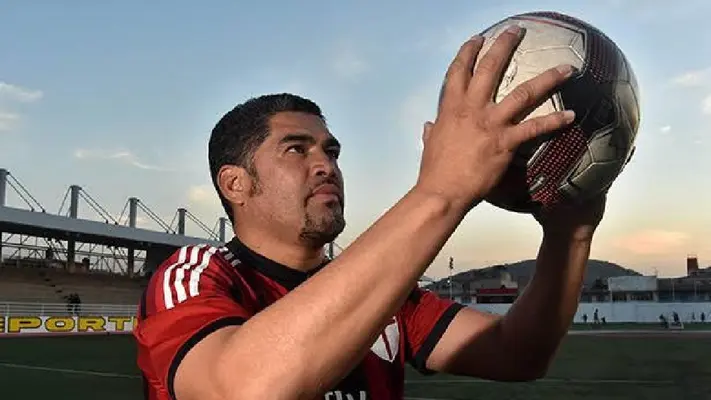 Pedro Pineda y su emotivo recuerdo tras la llegada de Santiago Giménez al Milan