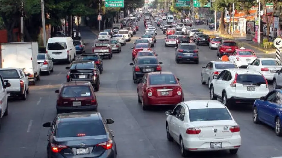 Esto pagarás de multa por tapar la placa de tu auto en CDMX