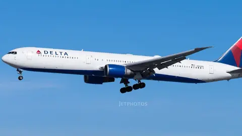 Un vuelo de Delta que se dirigía al aeropuerto JFK declara emergencia y da vuelta sobre el atlántico
