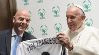 Gianni Infantino lanza mensaje tras la muerte del Papa Francisco: “El mundo del futbol reza por él”