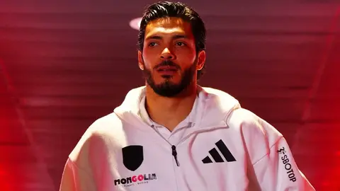 Fulham celebra cumpleaños de Raúl Jiménez