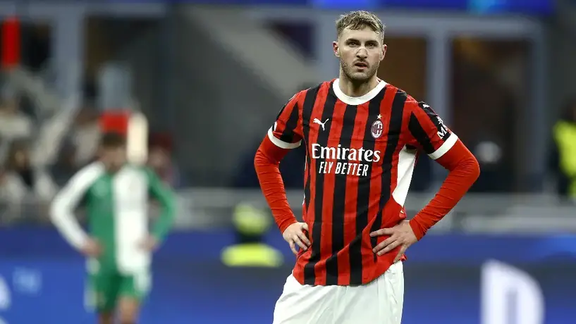 Prensa Italiana 'revienta' a Santiago Giménez tras penal fallado ante Napoli