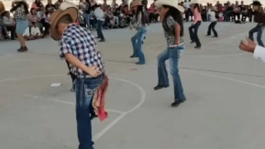 Los festivales en escuelas deberán supervisarse para evitar los narcocorridos. / Redes Sociales