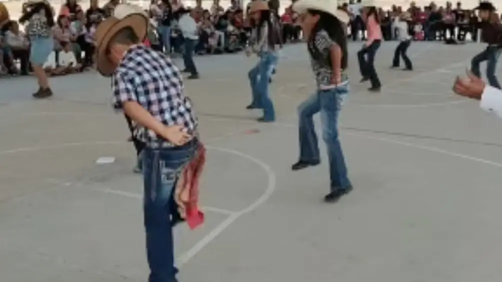 Los festivales en escuelas deberán supervisarse para evitar los narcocorridos. / Redes Sociales