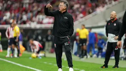 Juan Carlos Osorio es nueva opción para Chivas tras 'rechazo' de Domenec Torrent