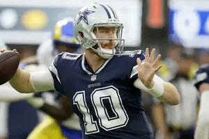 Baltimore Ravens firma a Cooper Rush como suplente de Lamar Jackson