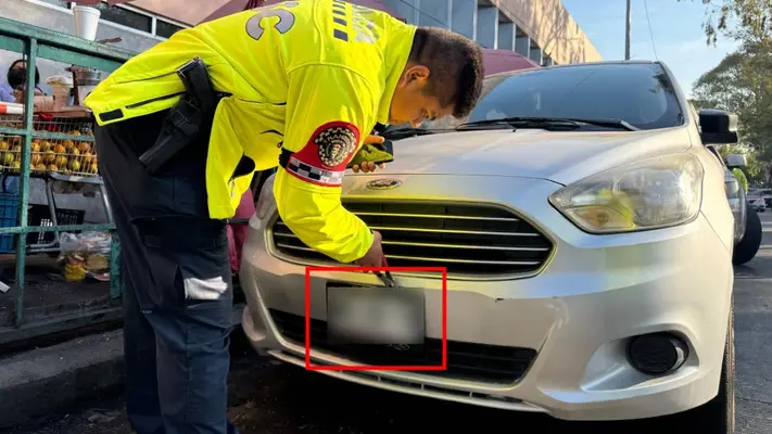 Portaplacas en CDMX: Te decimos cuáles están prohibidas y te generan multas económicas