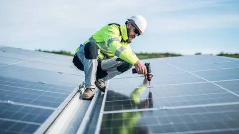 ¿Vives en Edomex? Así puedes obtener paneles solares gratis