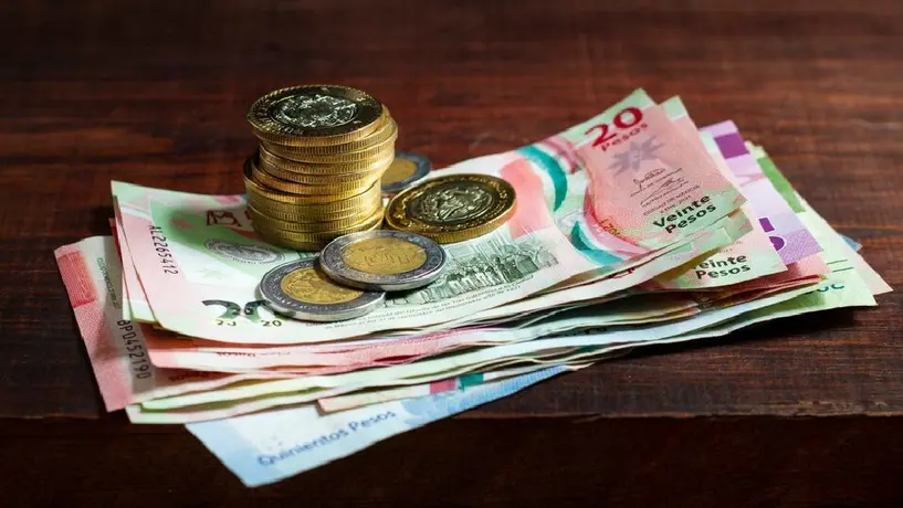 ¿Cambiarás dólares? El peso está por debajo de los 20