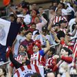 Afición de Chivas protesta a las afueras de Verde Valle: 'el equipo antes que sus intereses'