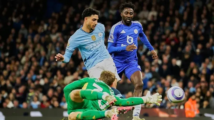 Manchester City vence al Leicester City y vuelve a puestos de Champions