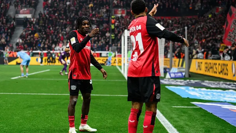 Liverpool avanza en negociaciones para fichar a Jeremie Frimpong