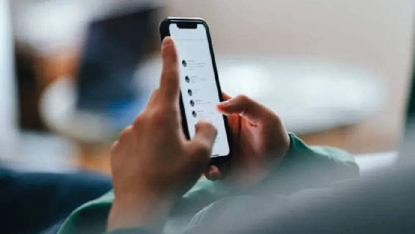 ¿Cómo bloquear el reenvío de fotos y mensajes en WhatsApp?