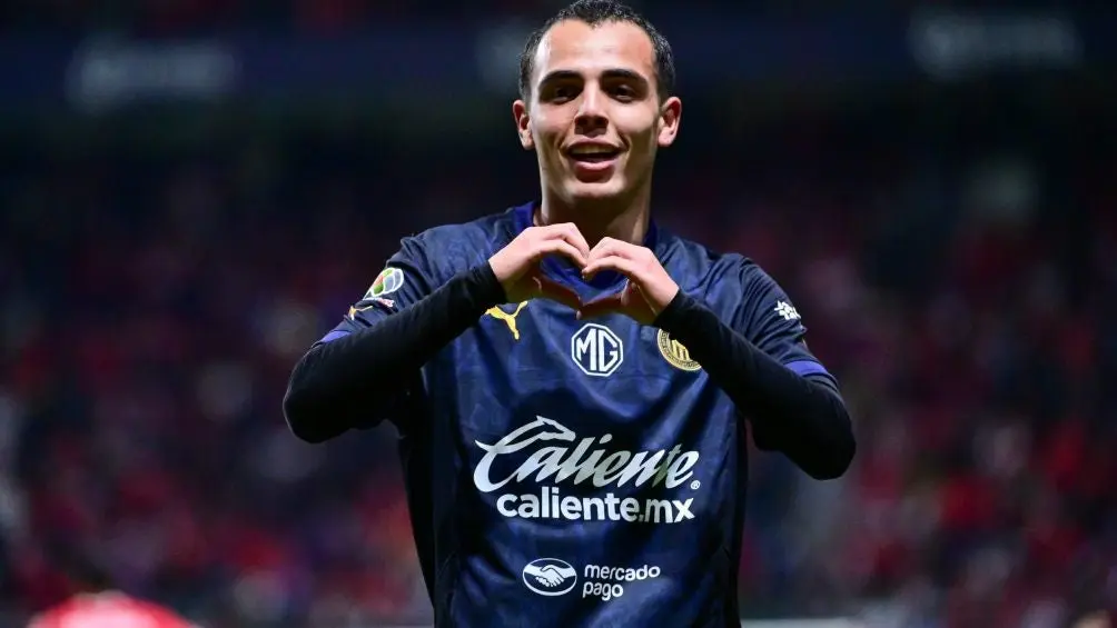 Chivas le pone nuevo apodo a Hugo Camberos | IMAGO7