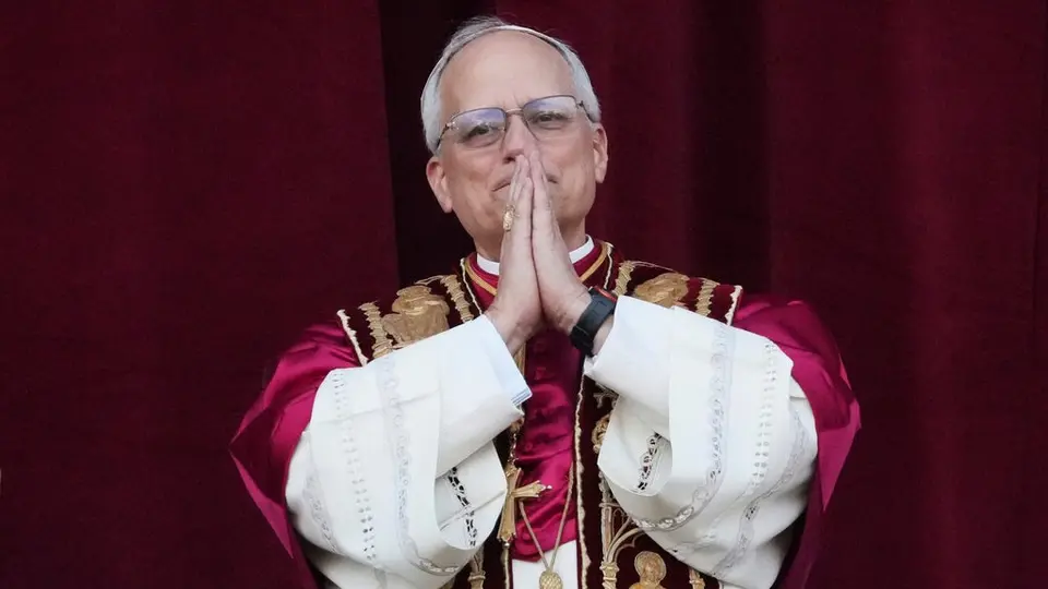 Papa León XIV pide a sacerdotes "usar el cerebro y no depender de la inteligencia artificial" para sus homilías